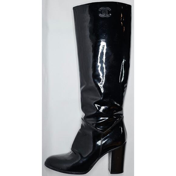 Chanel black patent leather boots with a chunky heel and embroidered CC logo - Picture 1 of 16